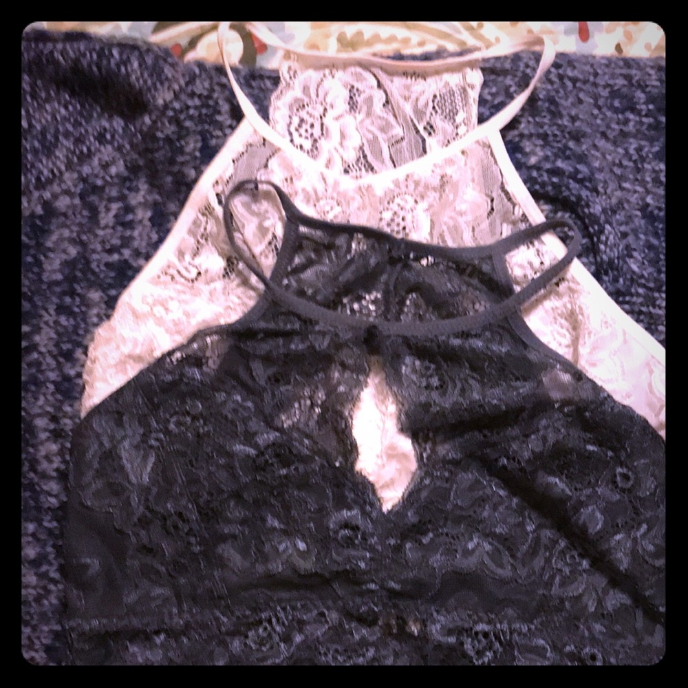 ❤️set of 2❤️white and steal Blue size L Bralettes